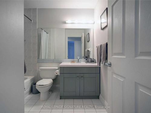 803-8 Wellesley St, Toronto, ON - Indoor Photo Showing Bathroom