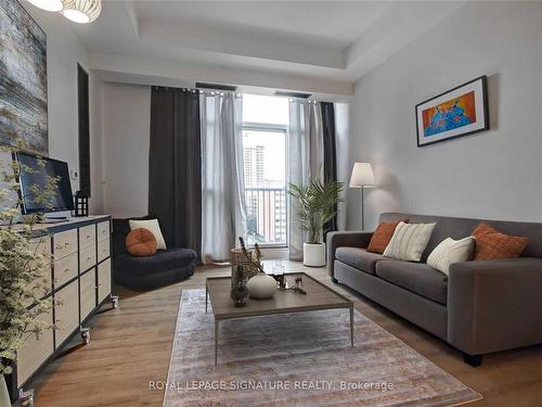 803-8 Wellesley St, Toronto, ON - Indoor Photo Showing Living Room