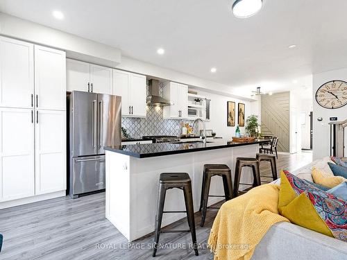 66 Longshore Way, Whitby, ON - Indoor Photo Showing Kitchen With Upgraded Kitchen