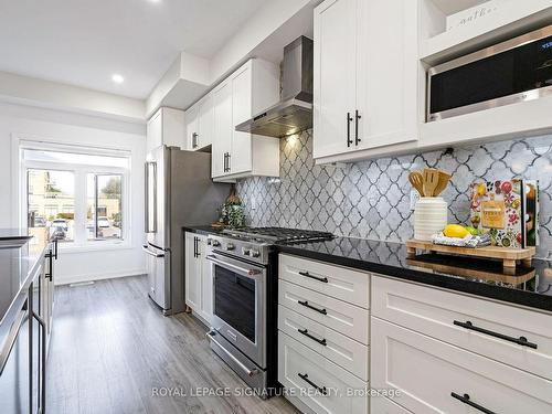 66 Longshore Way, Whitby, ON - Indoor Photo Showing Kitchen With Upgraded Kitchen