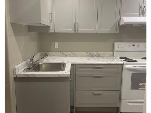 42 Walker Blvd, New Tecumseth, ON - Indoor Photo Showing Kitchen