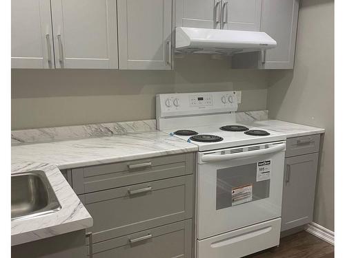 42 Walker Blvd, New Tecumseth, ON - Indoor Photo Showing Kitchen