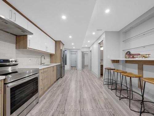 Lower-95 Glensteeple Tr, Aurora, ON - Indoor Photo Showing Kitchen