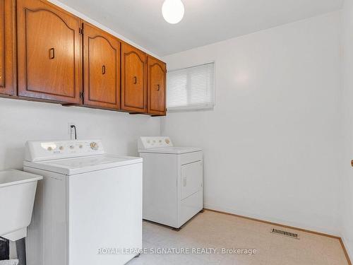 255 Plymouth Tr, Newmarket, ON - Indoor Photo Showing Laundry Room