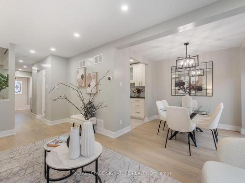 3992 Bishopstoke Lane, Mississauga, ON - Indoor Photo Showing Dining Room