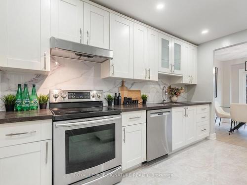 3992 Bishopstoke Lane, Mississauga, ON - Indoor Photo Showing Kitchen With Stainless Steel Kitchen With Upgraded Kitchen