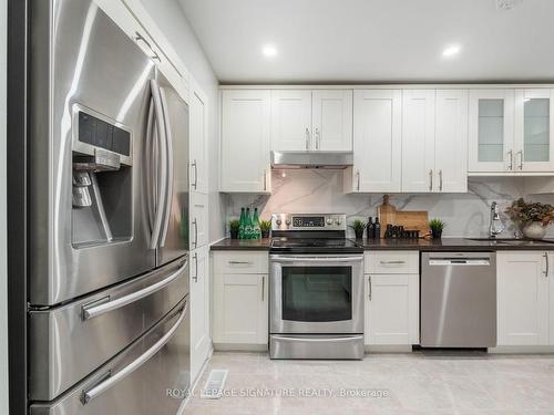 3992 Bishopstoke Lane, Mississauga, ON - Indoor Photo Showing Kitchen With Stainless Steel Kitchen