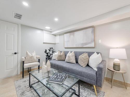 3992 Bishopstoke Lane, Mississauga, ON - Indoor Photo Showing Living Room