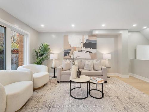 3992 Bishopstoke Lane, Mississauga, ON - Indoor Photo Showing Living Room