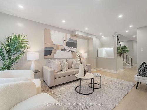 3992 Bishopstoke Lane, Mississauga, ON - Indoor Photo Showing Living Room