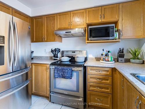 Bl131-131 Brickworks Lane, Toronto, ON - Indoor Photo Showing Kitchen