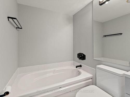 215-20 Southport St, Toronto, ON - Indoor Photo Showing Bathroom