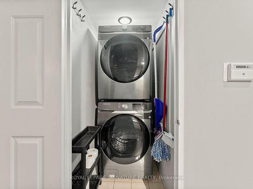 215-20 Southport St, Toronto, ON - Indoor Photo Showing Laundry Room