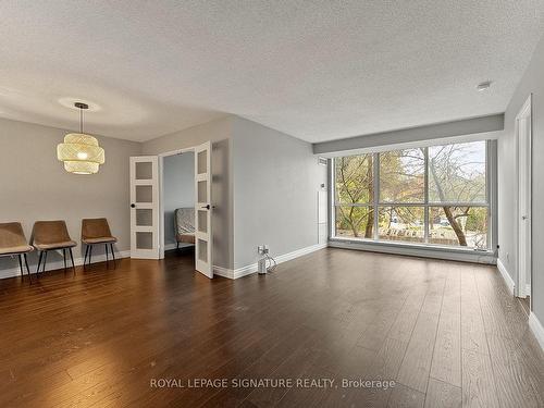 215-20 Southport St, Toronto, ON - Indoor Photo Showing Living Room