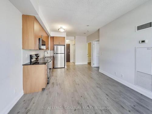 306-1060 Sheppard Ave W, Toronto, ON - Indoor Photo Showing Kitchen