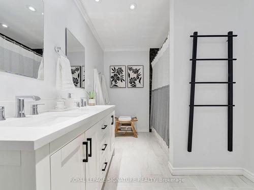 48 Sackville St, Caledon, ON - Indoor Photo Showing Bathroom