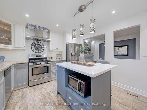 48 Sackville St, Caledon, ON - Indoor Photo Showing Kitchen With Upgraded Kitchen