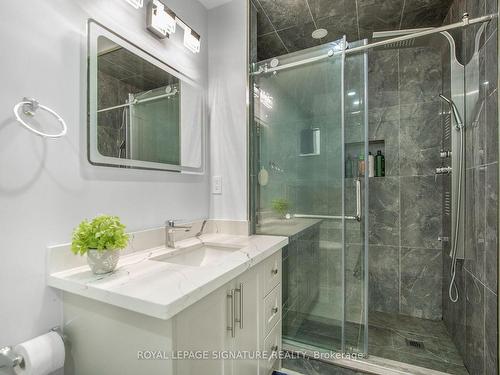 1787 Samuelson Circ, Mississauga, ON - Indoor Photo Showing Bathroom