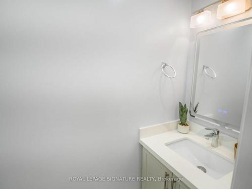 1787 Samuelson Circ, Mississauga, ON - Indoor Photo Showing Bathroom