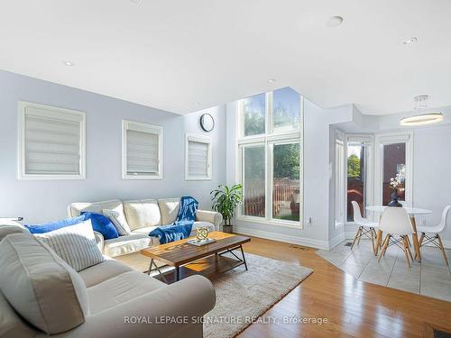 1787 Samuelson Circ, Mississauga, ON - Indoor Photo Showing Living Room