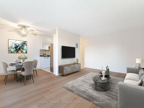 101-81 Charlton Ave E, Hamilton, ON - Indoor Photo Showing Living Room