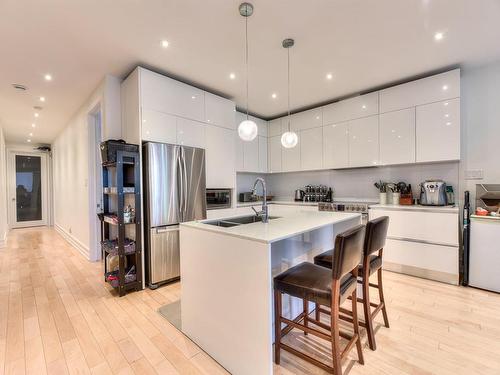 Kitchen - 2235 Av. Girouard, Montréal (Côte-Des-Neiges/Notre-Dame-De-Grâce), QC - Indoor Photo Showing Kitchen With Double Sink With Upgraded Kitchen