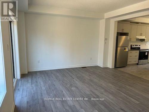 32 - 55 Selfridge Way, Whitby, ON - Indoor Photo Showing Kitchen