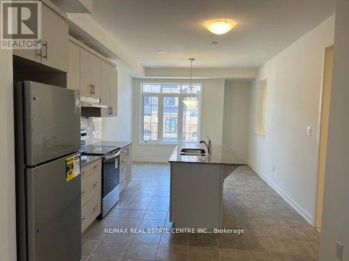 32 - 55 Selfridge Way, Whitby, ON - Indoor Photo Showing Kitchen With Double Sink