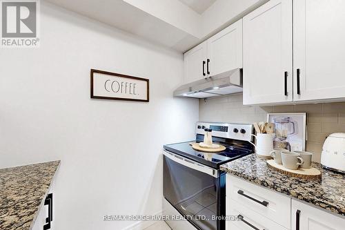 515 - 60 Town Centre Court, Toronto, ON - Indoor Photo Showing Kitchen