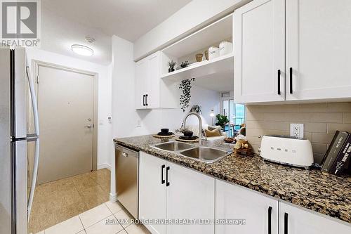 515 - 60 Town Centre Court, Toronto, ON - Indoor Photo Showing Kitchen With Double Sink