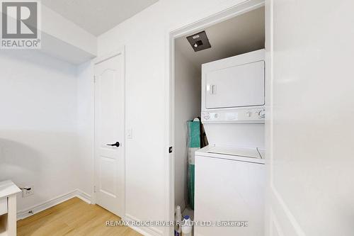 515 - 60 Town Centre Court, Toronto, ON - Indoor Photo Showing Laundry Room