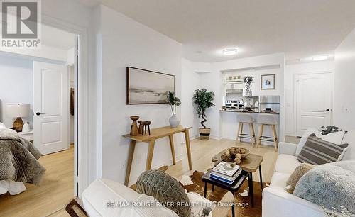 515 - 60 Town Centre Court, Toronto, ON - Indoor Photo Showing Living Room