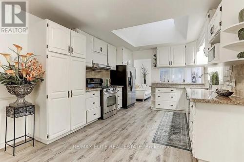 B - 3325 Vandorf Sideroad, Whitchurch-Stouffville, ON - Indoor Photo Showing Kitchen