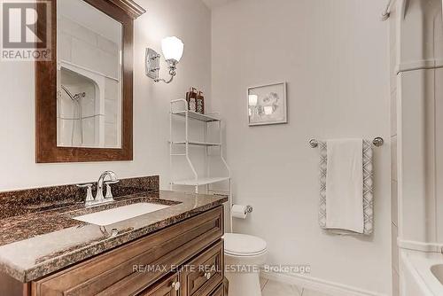 B - 3325 Vandorf Sideroad, Whitchurch-Stouffville, ON - Indoor Photo Showing Bathroom