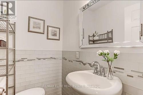 B - 3325 Vandorf Sideroad, Whitchurch-Stouffville, ON - Indoor Photo Showing Bathroom