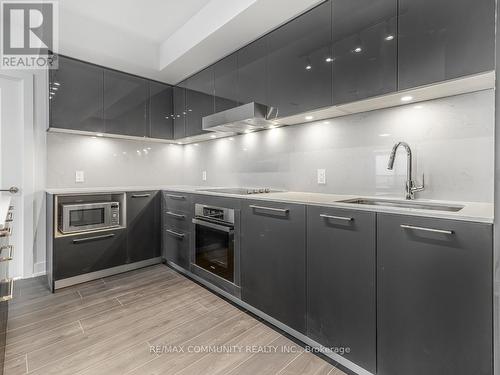 1109 - 8 Cedarland Drive, Markham, ON - Indoor Photo Showing Kitchen With Upgraded Kitchen