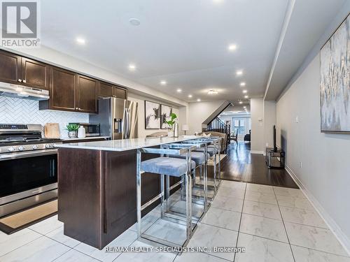 29 Finegan Circle, Brampton, ON - Indoor Photo Showing Kitchen With Upgraded Kitchen