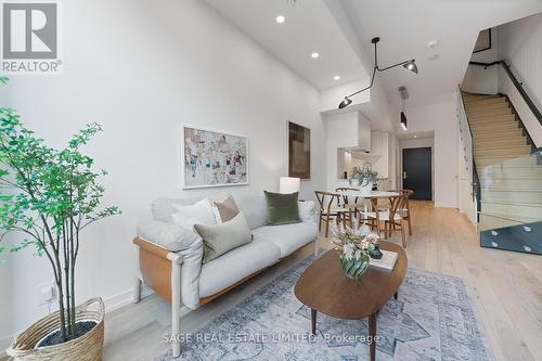 121 - 35 Wabash Avenue, Toronto, ON - Indoor Photo Showing Living Room