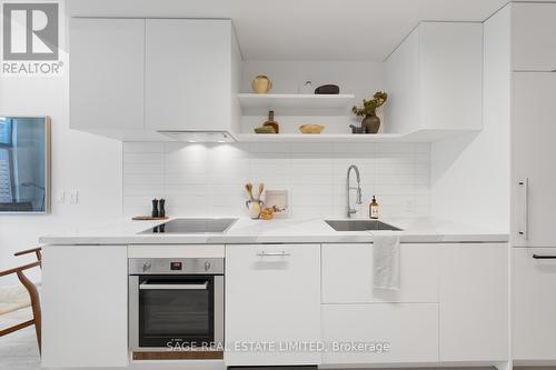 121 - 35 Wabash Avenue, Toronto, ON - Indoor Photo Showing Kitchen