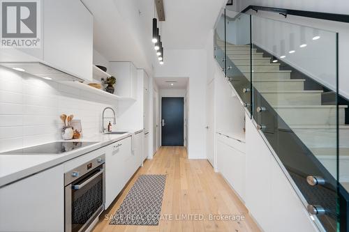 121 - 35 Wabash Avenue, Toronto, ON - Indoor Photo Showing Kitchen With Upgraded Kitchen