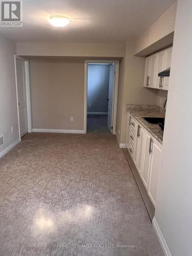 9329 White Oak Avenue, Niagara Falls, ON - Indoor Photo Showing Kitchen