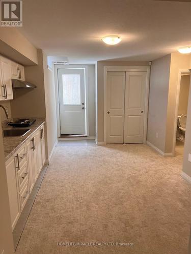 9329 White Oak Avenue, Niagara Falls, ON - Indoor Photo Showing Kitchen