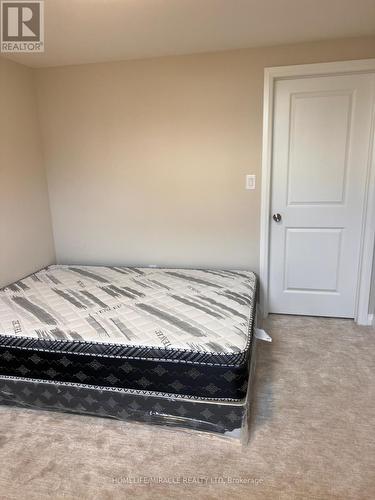 9329 White Oak Avenue, Niagara Falls, ON - Indoor Photo Showing Bedroom