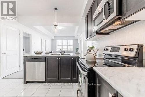 301 - 277 Gatwick Drive, Oakville, ON - Indoor Photo Showing Kitchen