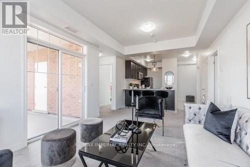 301 - 277 Gatwick Drive, Oakville, ON - Indoor Photo Showing Living Room