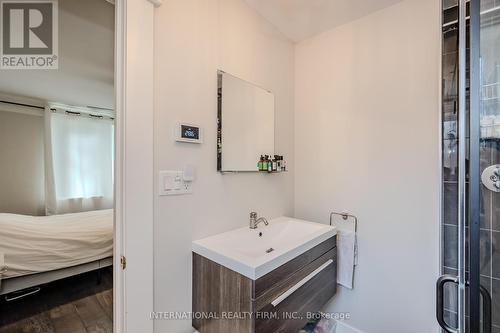 76 Thirty Fifth Street, Toronto, ON - Indoor Photo Showing Bathroom