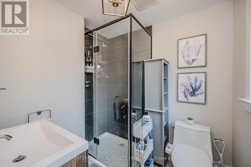 76 Thirty Fifth Street, Toronto, ON - Indoor Photo Showing Bathroom