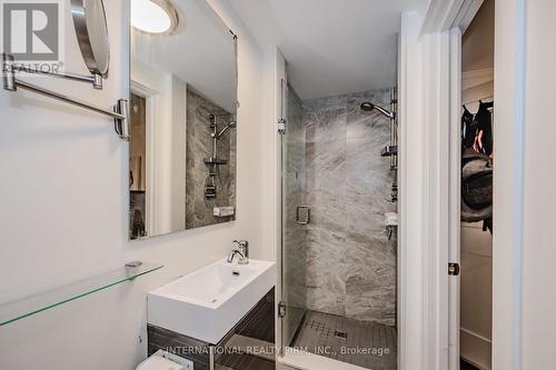 76 Thirty Fifth Street, Toronto, ON - Indoor Photo Showing Bathroom