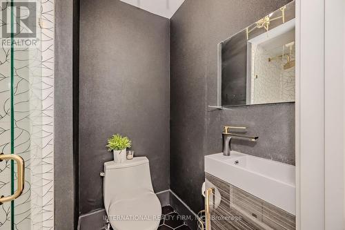 76 Thirty Fifth Street, Toronto, ON - Indoor Photo Showing Bathroom