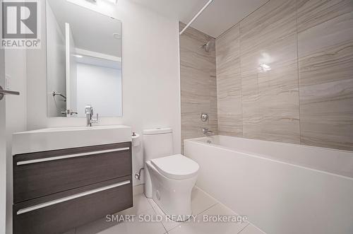 1809 - 39 Roehampton Avenue, Toronto, ON - Indoor Photo Showing Bathroom